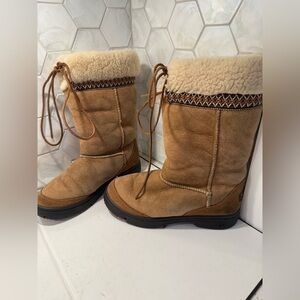UGG Woman’s Size 6 Ultimate Cuff Tall Boots Chestnut Sherpa Fur Tie Comfort Box